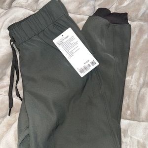 NWT lululemon dark olive on the fly jogger